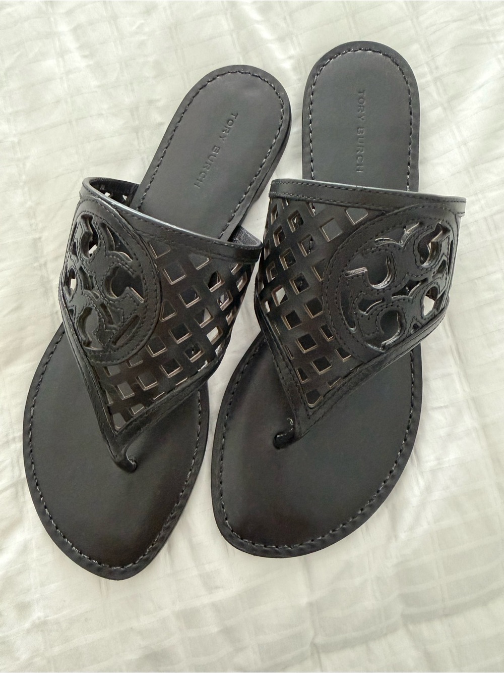 Tory Burch Thatched Perforated Logo Serenity Thong Sandals Size 7 NWOB